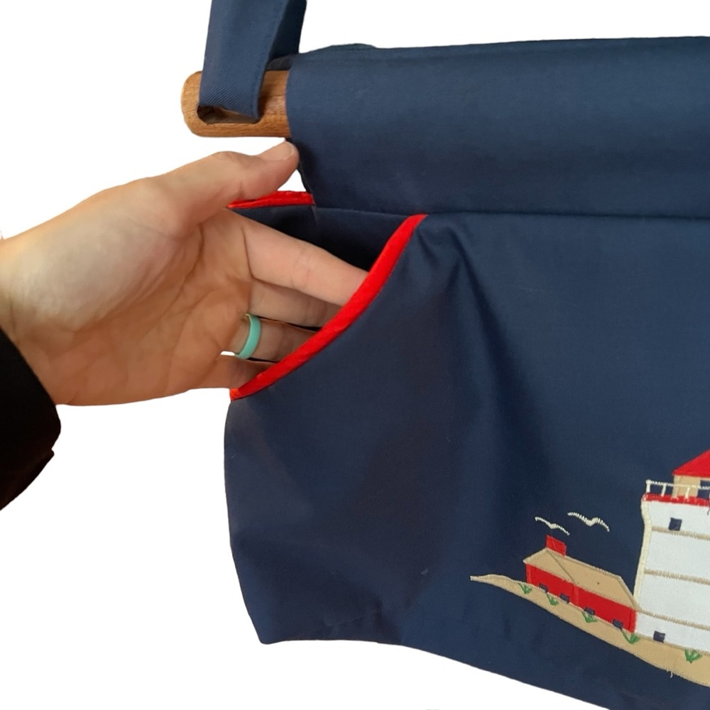 Vintage Tori Totes of Georgia lighthouse handbag with wooden clasp navy red - Picture 14 of 15